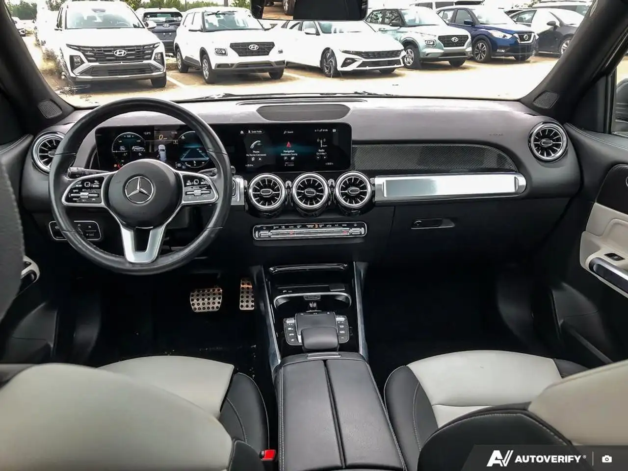 Mercedes-Benz GLB снимка Mercedes-Benz GLB