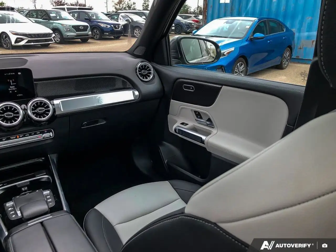 Mercedes-Benz GLB снимка Mercedes-Benz GLB