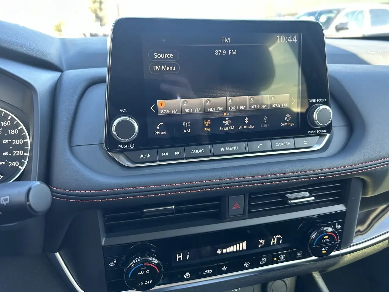Nissan Rogue снимка Nissan Rogue