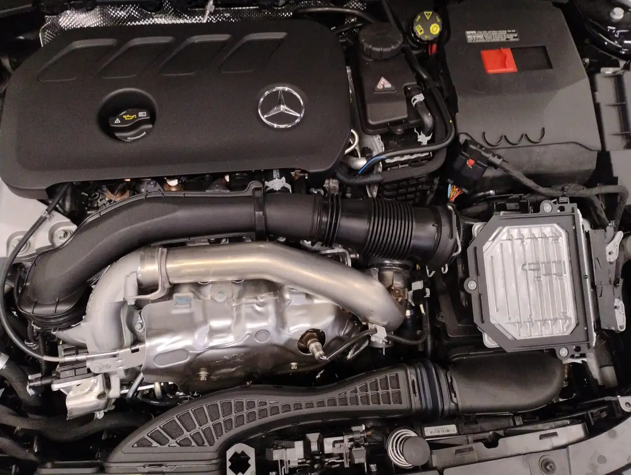 Mercedes-Benz GLB снимка Mercedes-Benz GLB
