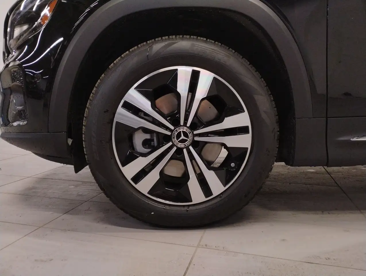 Mercedes-Benz GLB снимка Mercedes-Benz GLB