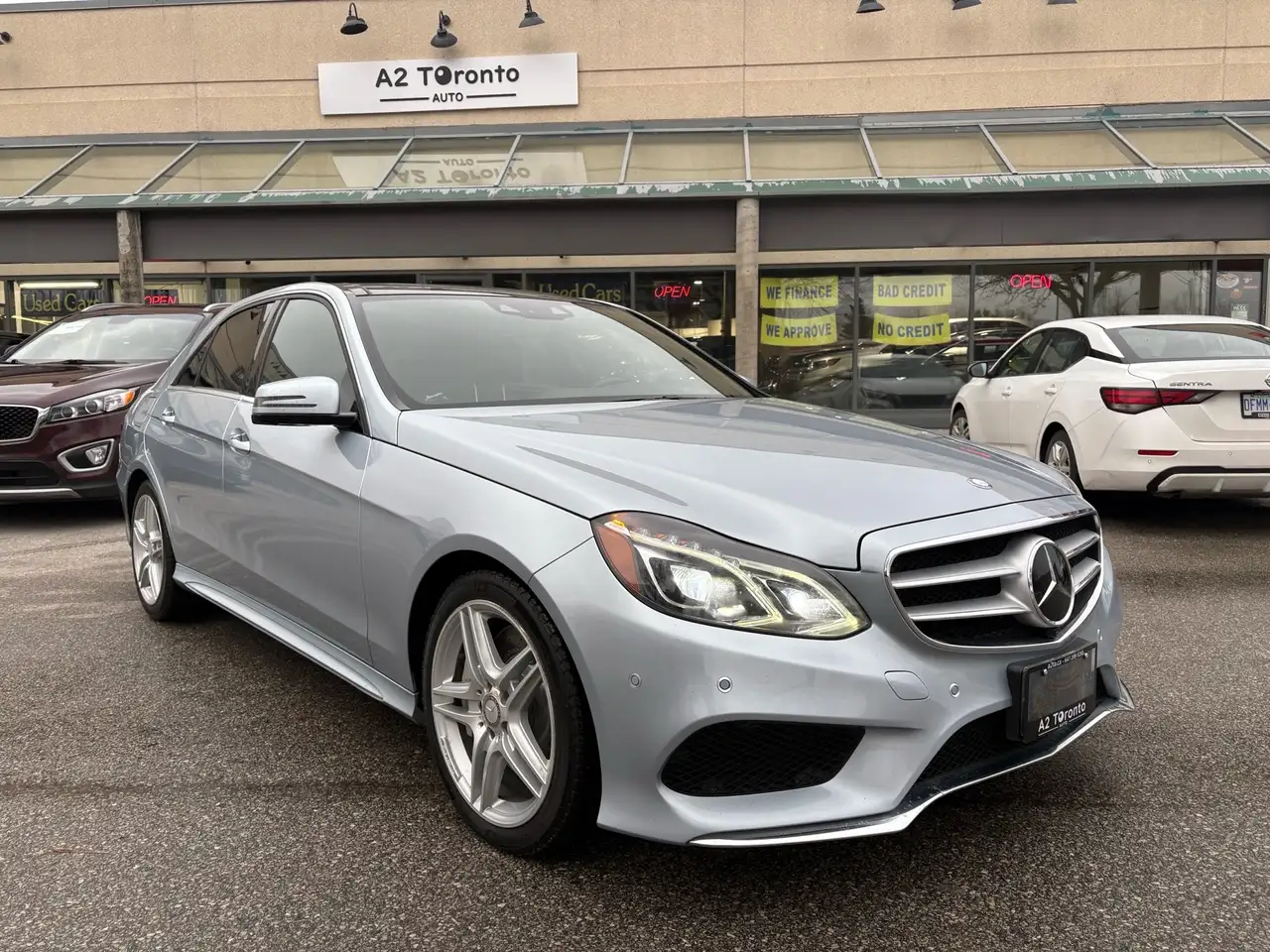 Mercedes-Benz E-Class снимка Mercedes-Benz E-Class