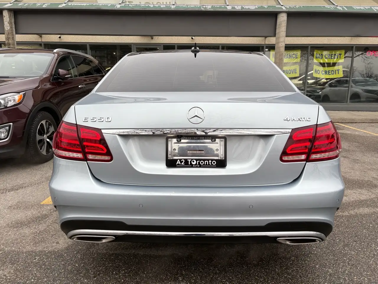 Mercedes-Benz E-Class снимка Mercedes-Benz E-Class