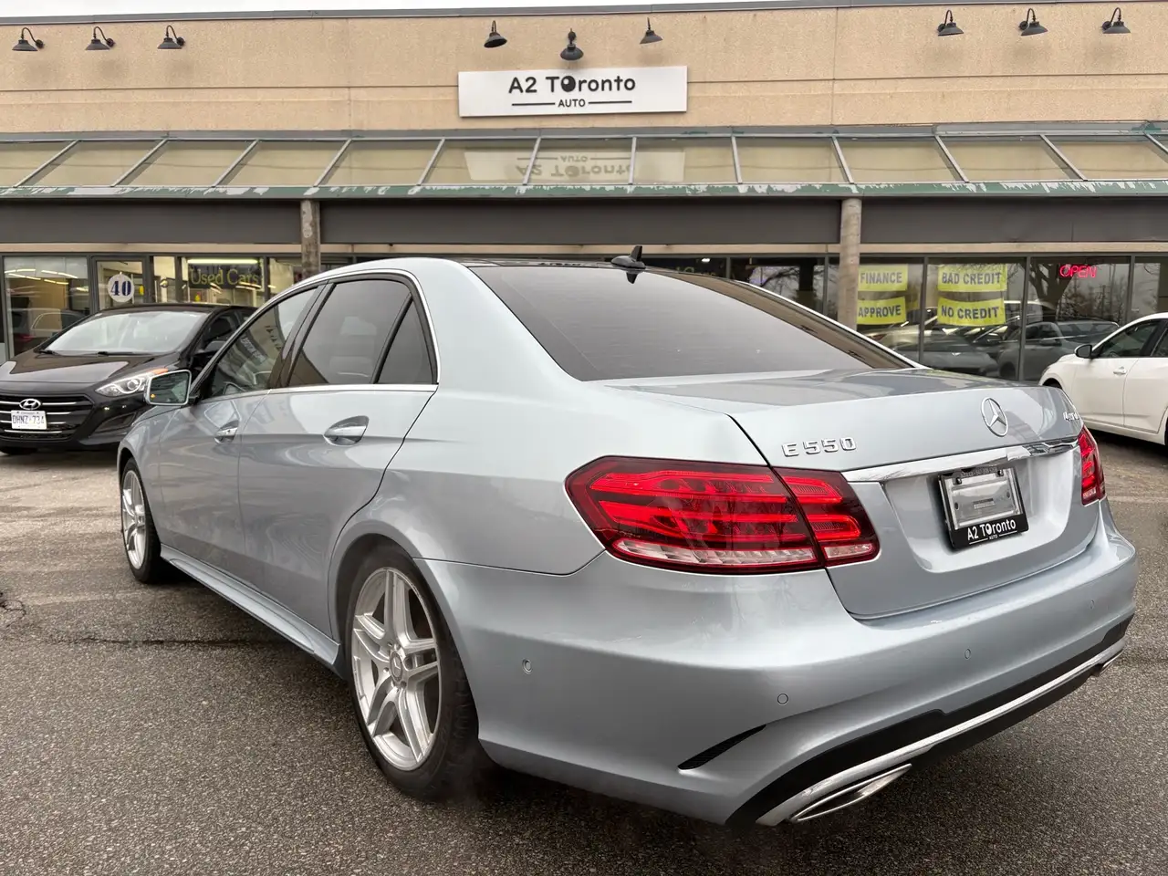 Mercedes-Benz E-Class снимка Mercedes-Benz E-Class