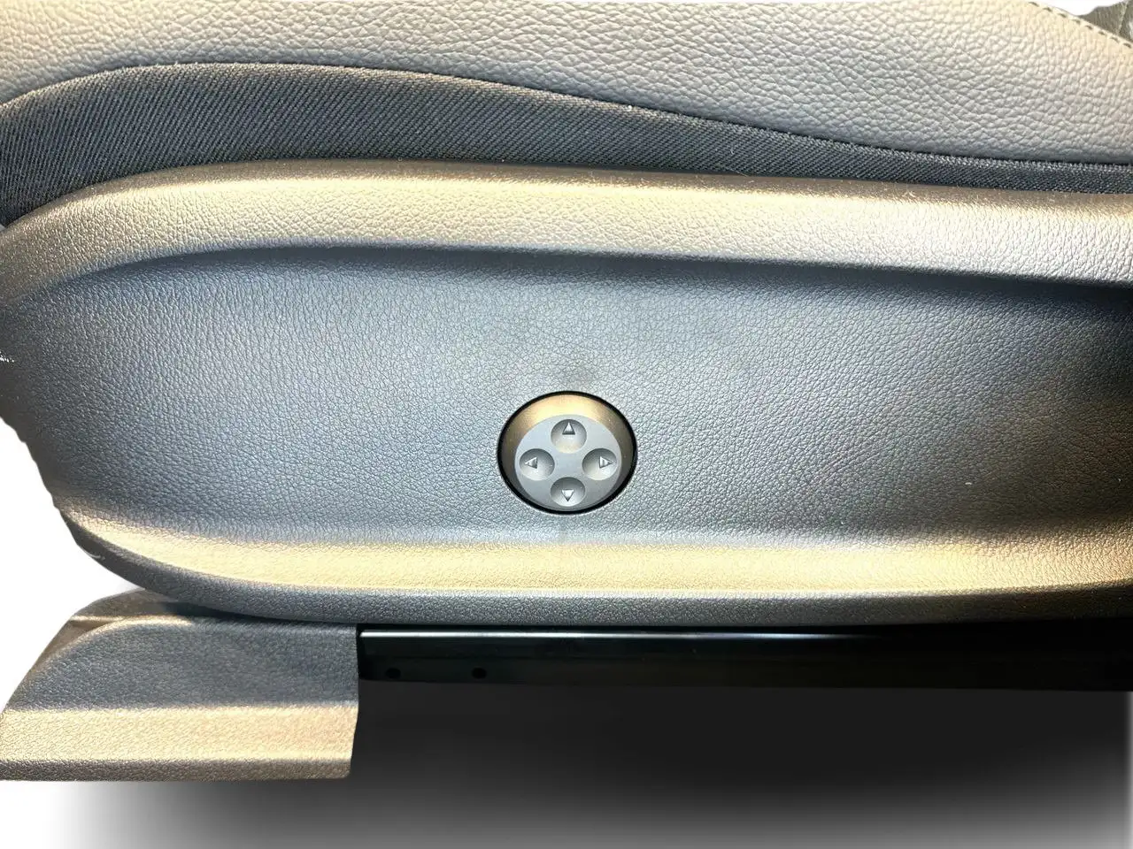 Mercedes-Benz EQB снимка Mercedes-Benz EQB