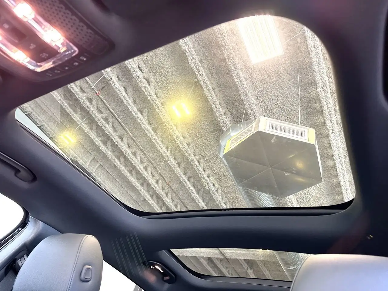 Mercedes-Benz EQB снимка Mercedes-Benz EQB