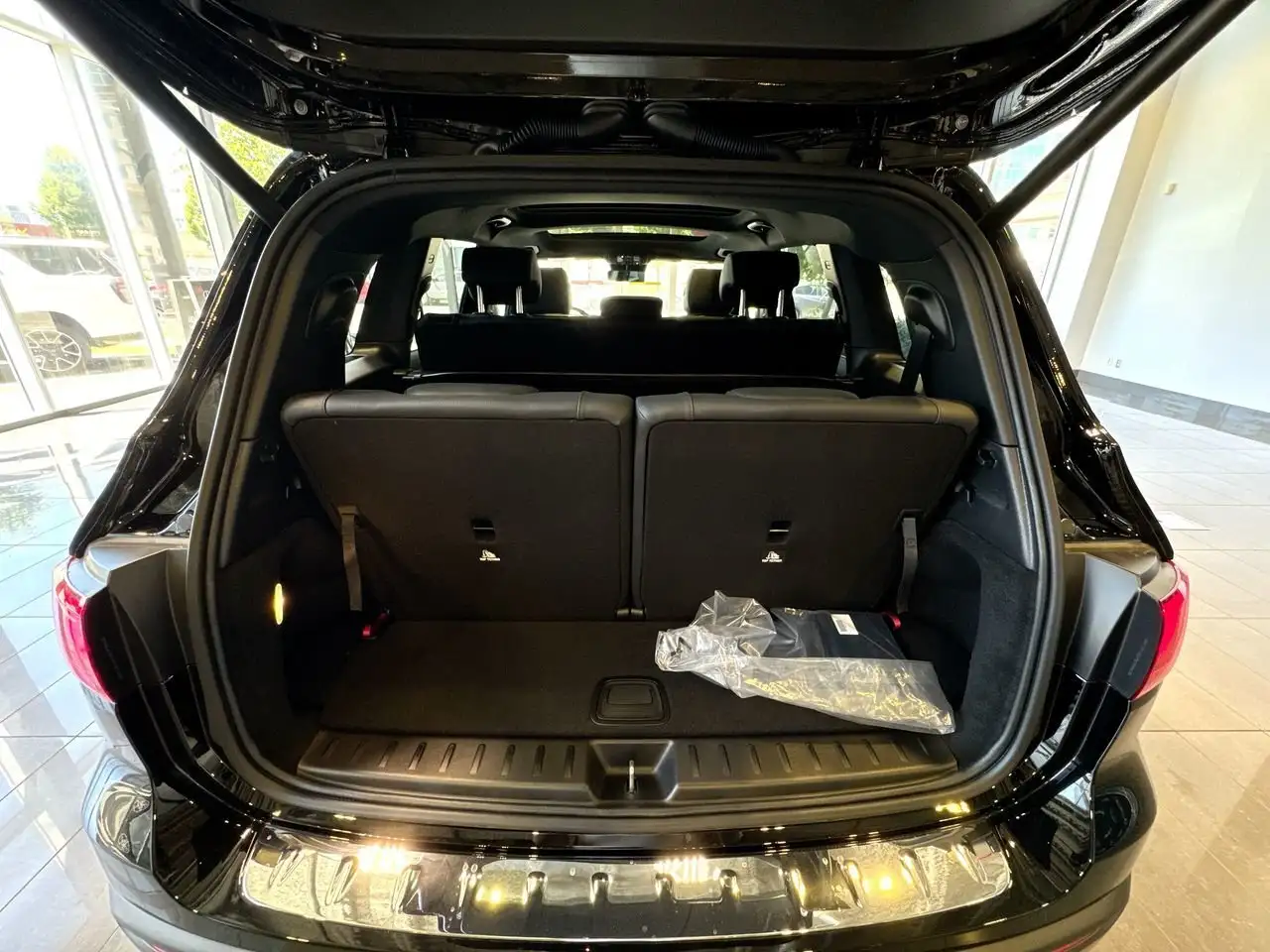 Mercedes-Benz EQB снимка Mercedes-Benz EQB