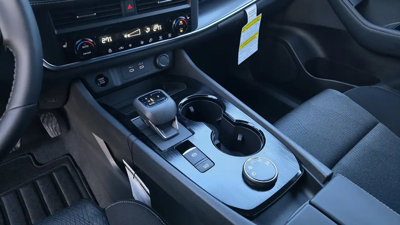 Nissan Rogue снимка Nissan Rogue