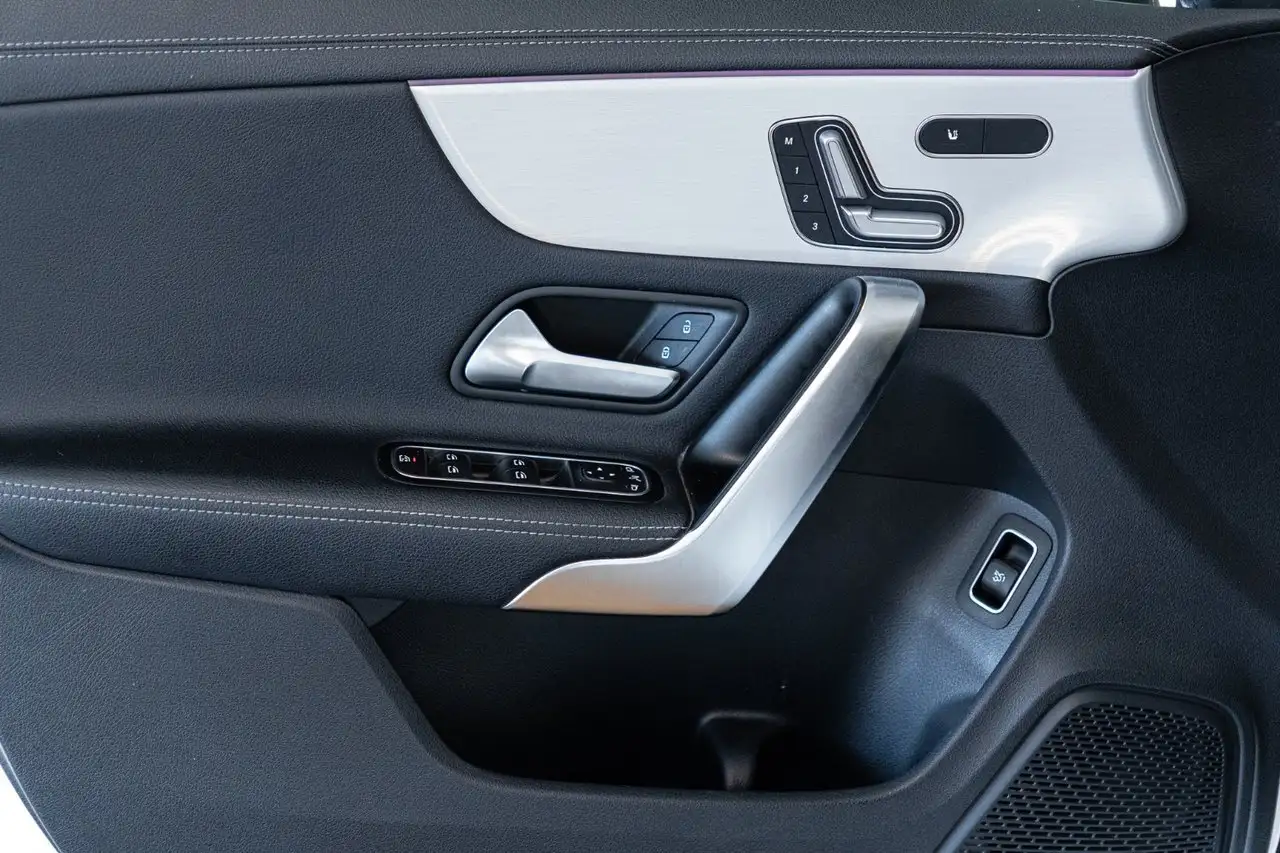 Mercedes-Benz CLA снимка Mercedes-Benz CLA