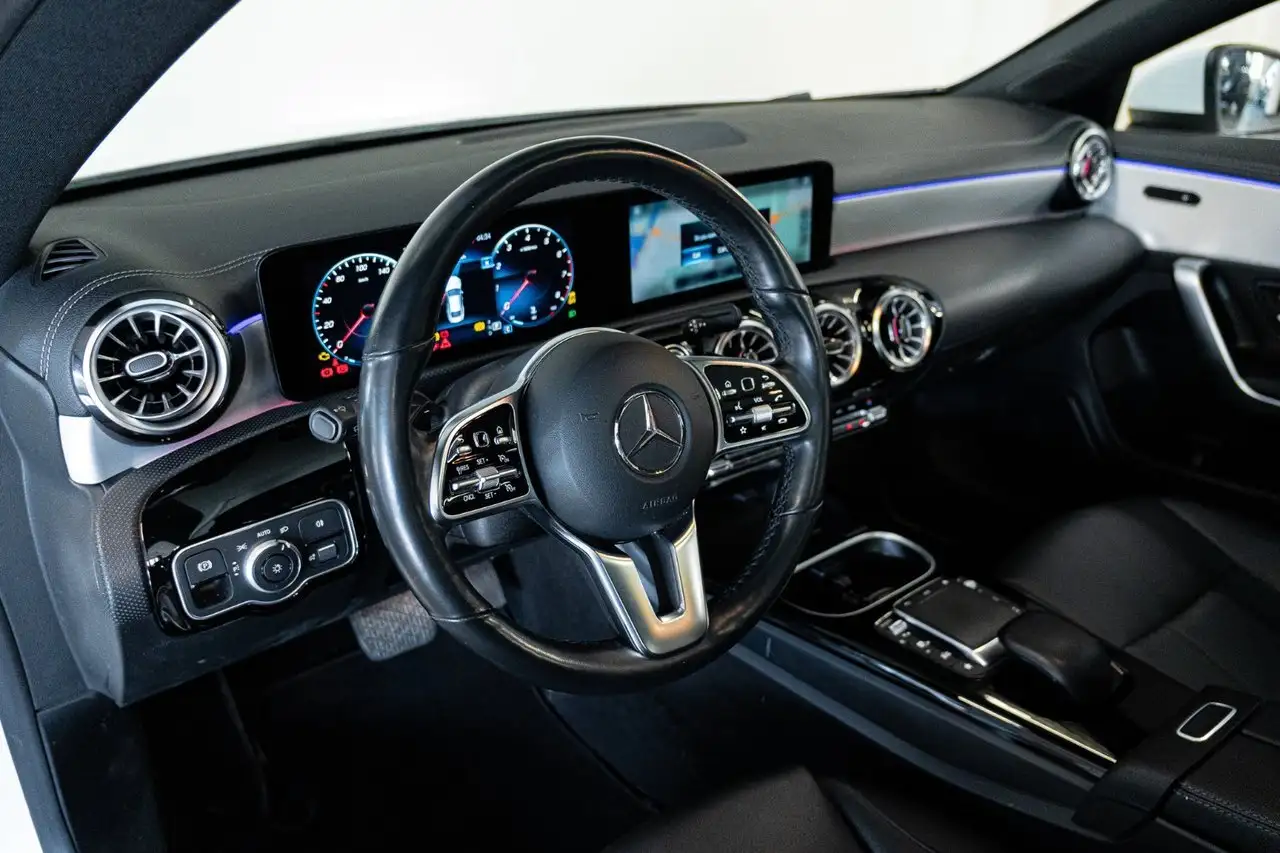 Mercedes-Benz CLA снимка Mercedes-Benz CLA