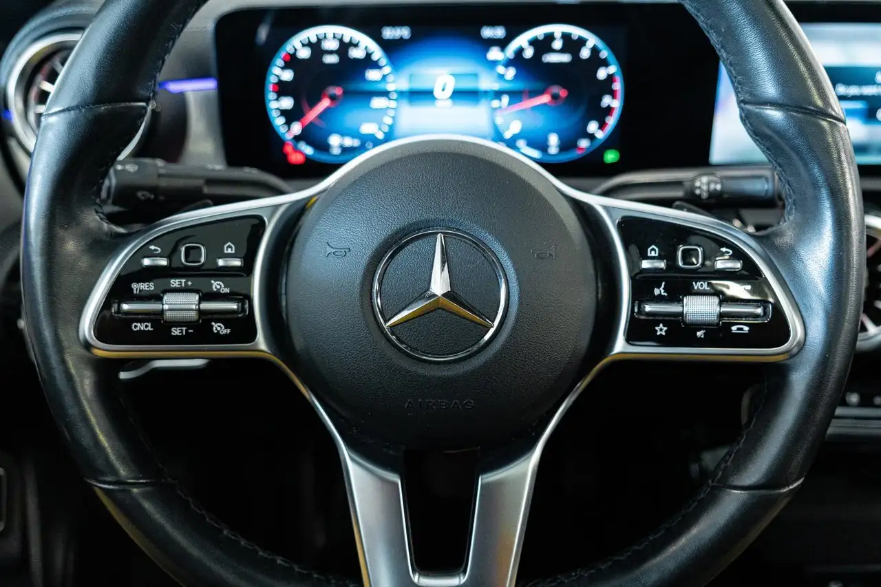 Mercedes-Benz CLA снимка Mercedes-Benz CLA