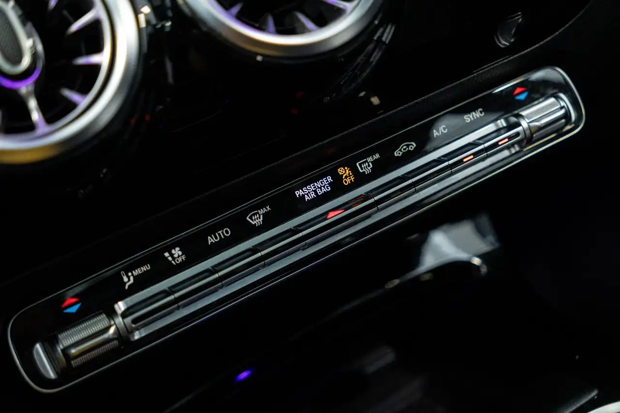 Mercedes-Benz CLA снимка Mercedes-Benz CLA