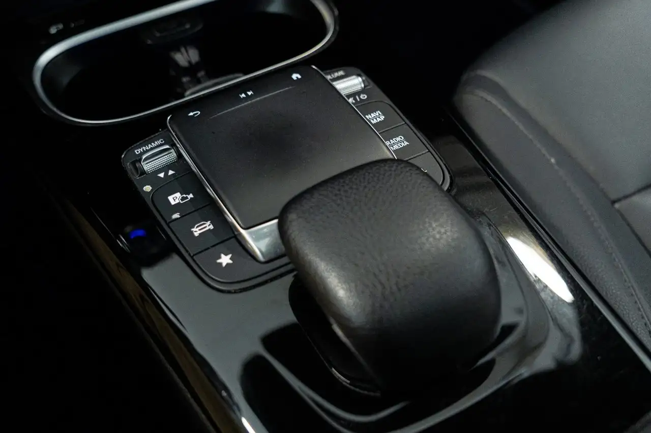 Mercedes-Benz CLA снимка Mercedes-Benz CLA