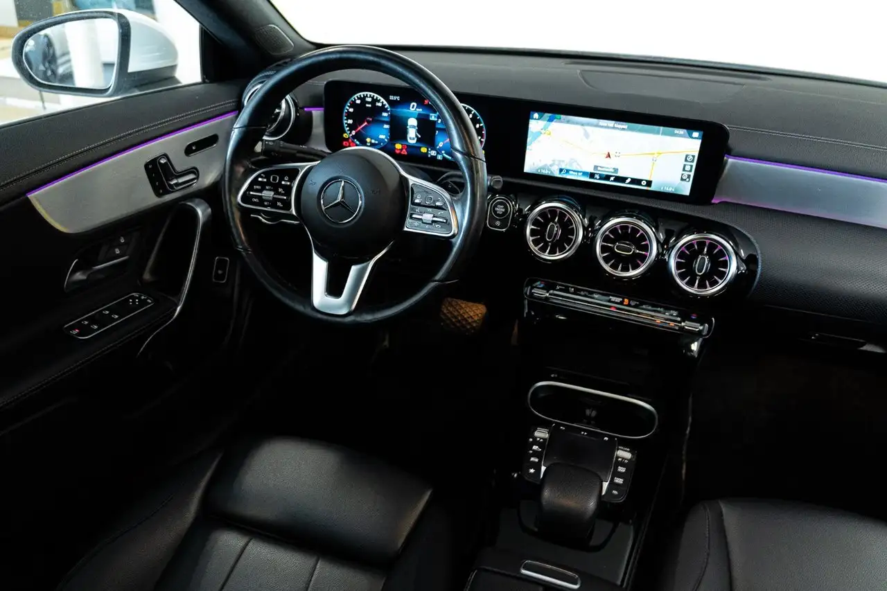Mercedes-Benz CLA снимка Mercedes-Benz CLA