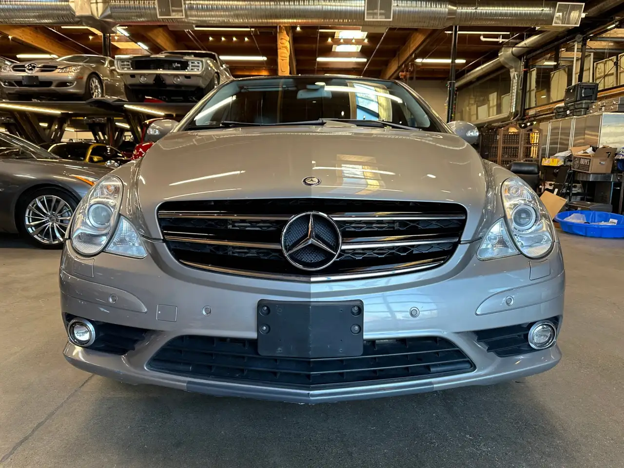 Mercedes-Benz R-Class снимка Mercedes-Benz R-Class