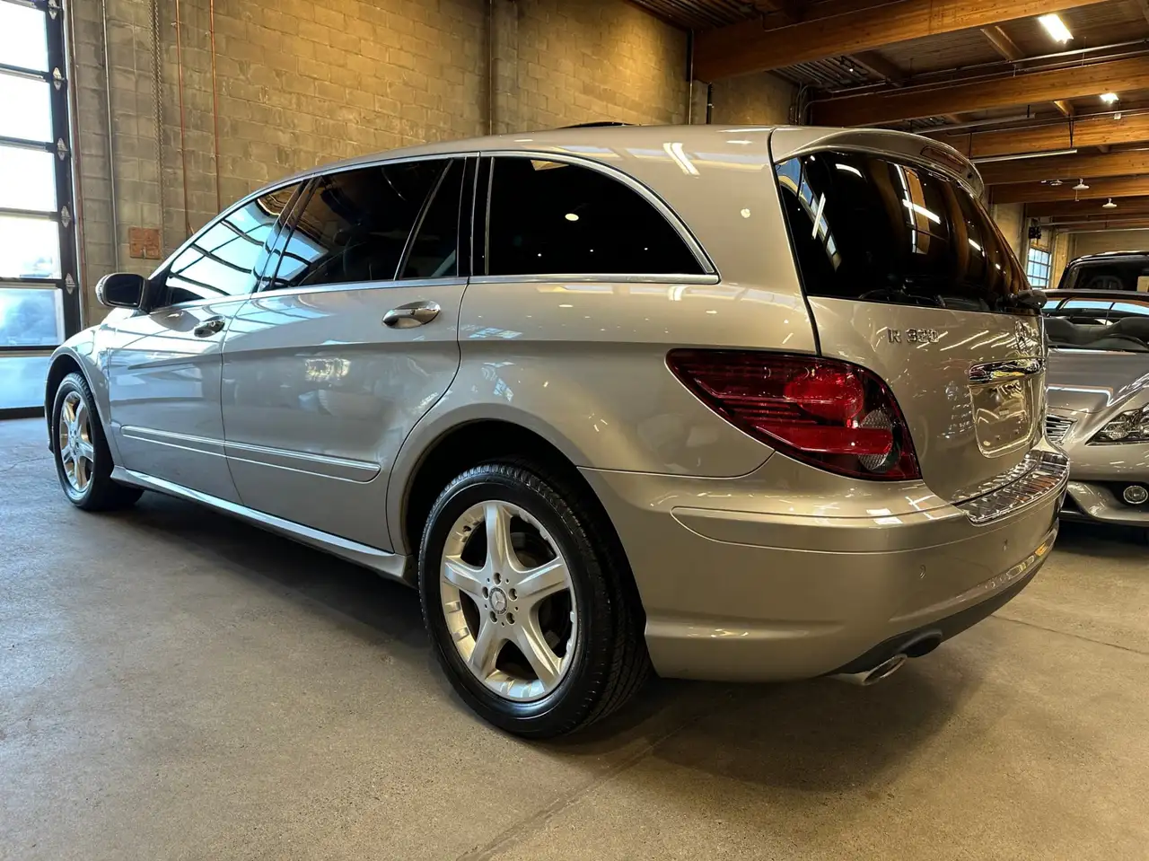 Mercedes-Benz R-Class снимка Mercedes-Benz R-Class