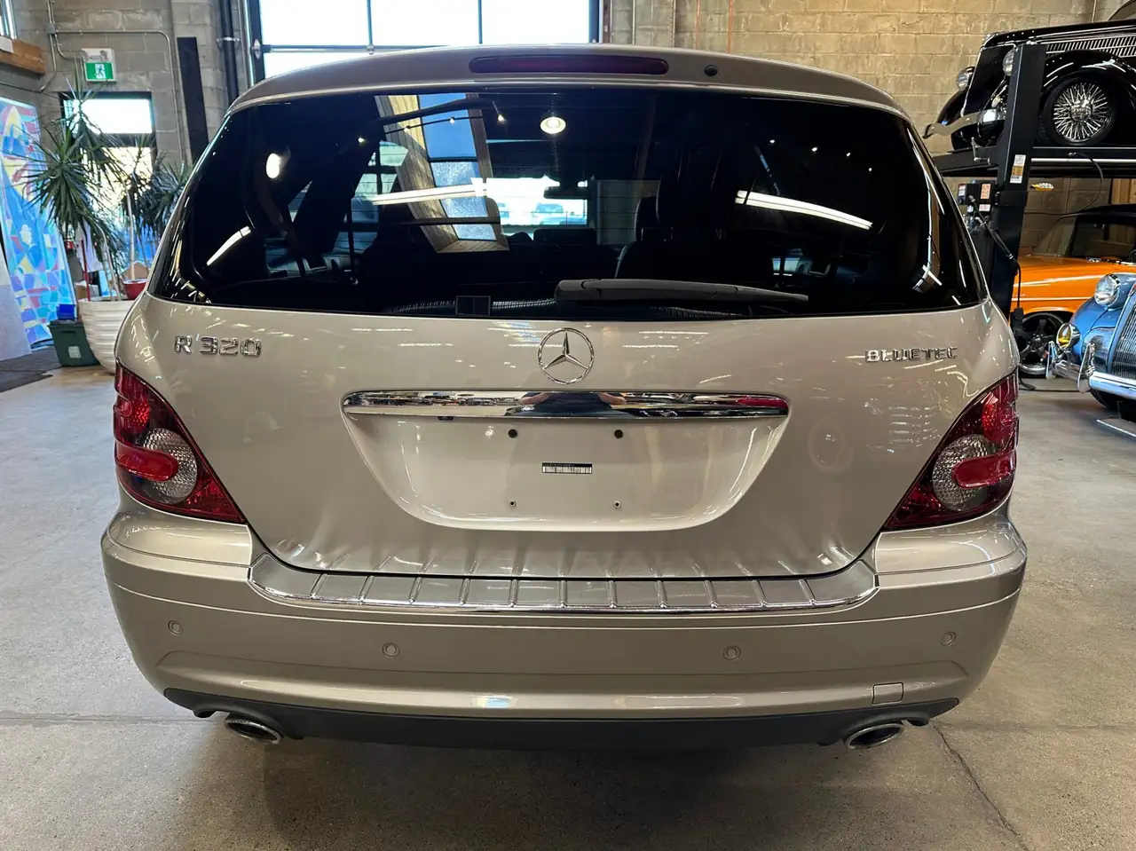 Mercedes-Benz R-Class снимка Mercedes-Benz R-Class
