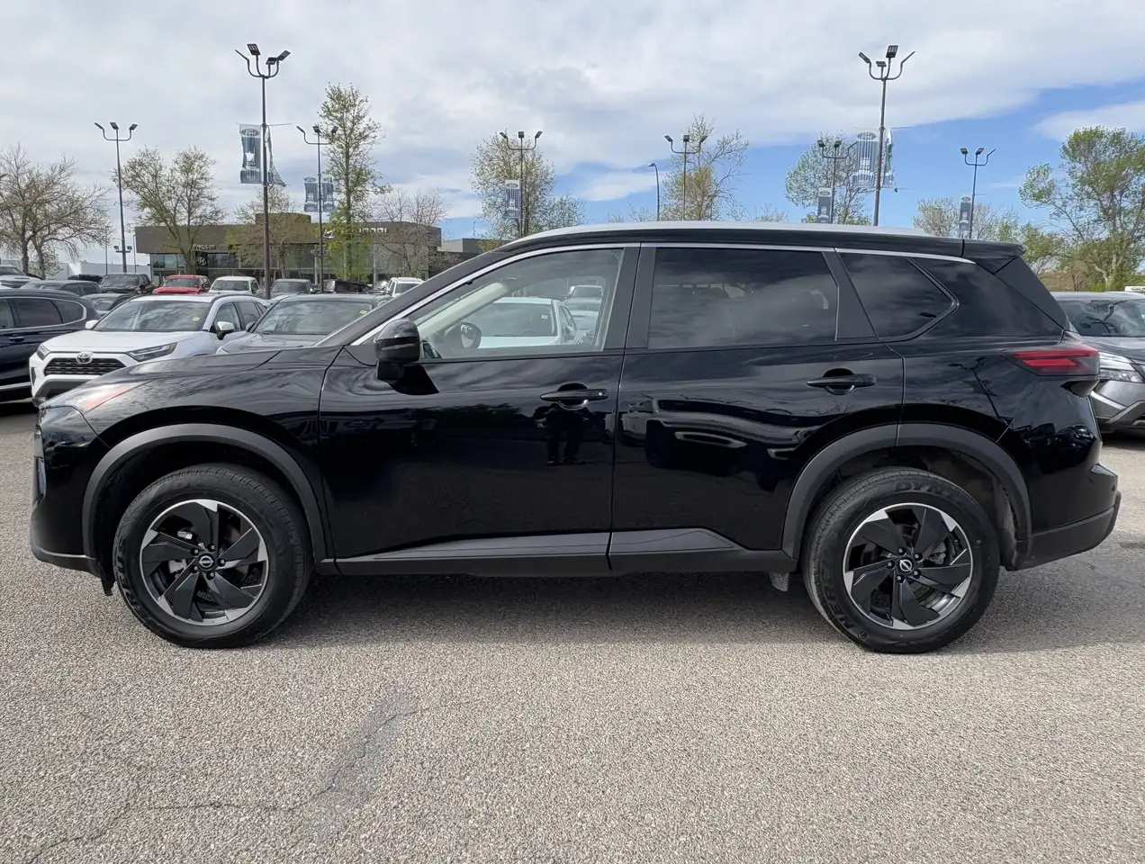 Nissan Rogue снимка Nissan Rogue