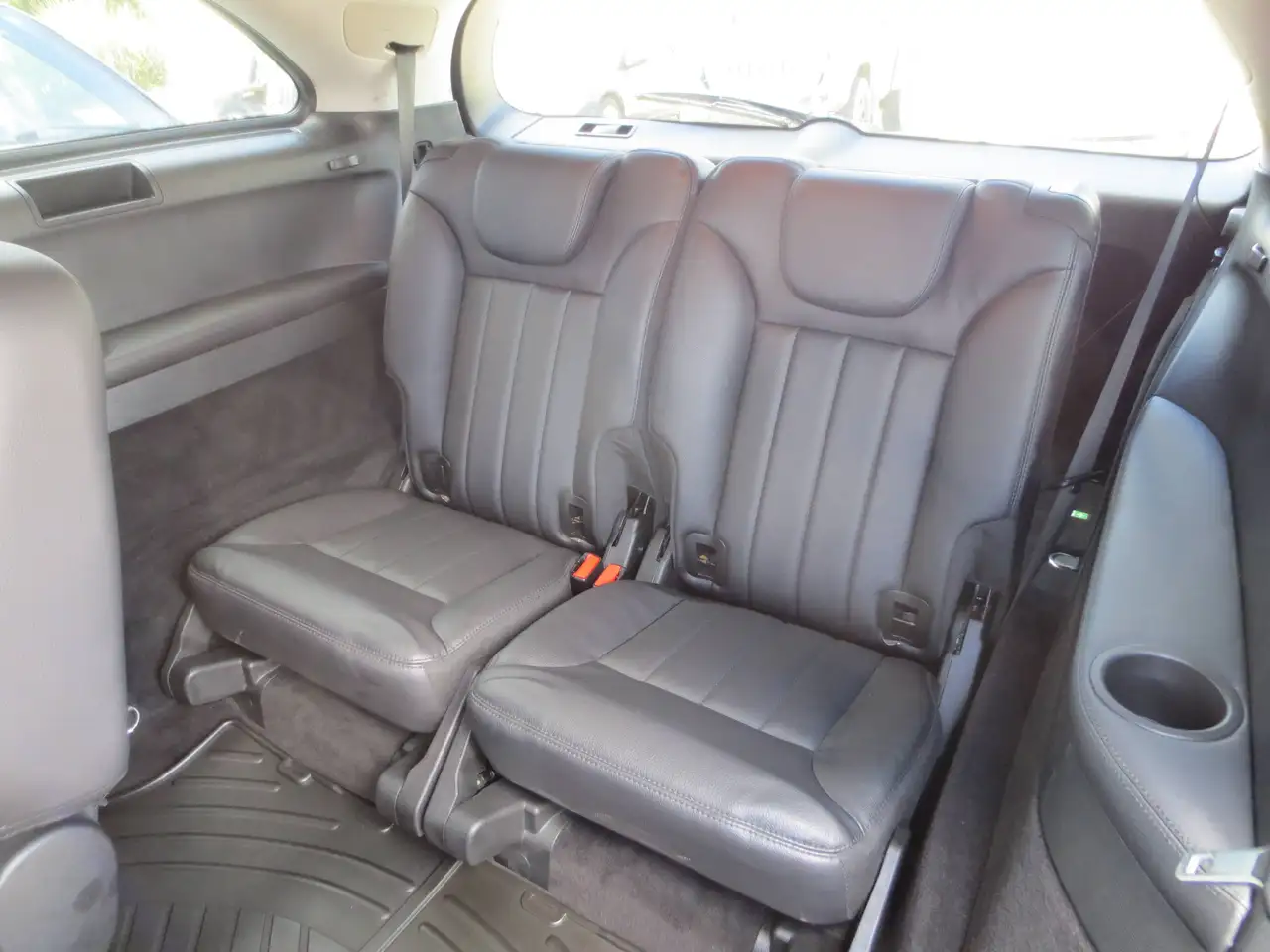 Mercedes-Benz R-Class снимка Mercedes-Benz R-Class
