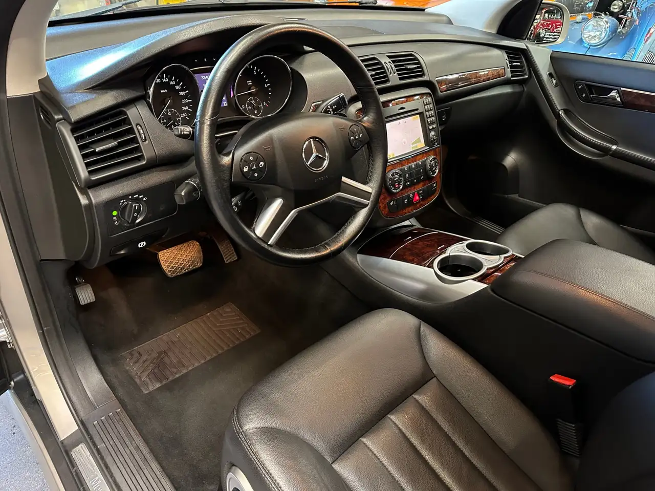 Mercedes-Benz R-Class снимка Mercedes-Benz R-Class