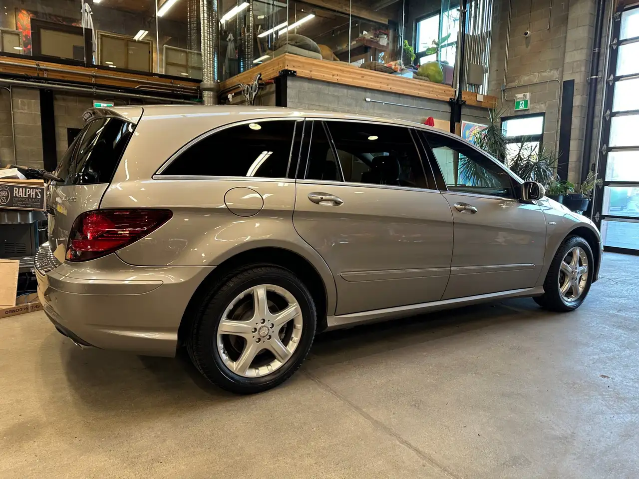 Mercedes-Benz R-Class снимка Mercedes-Benz R-Class