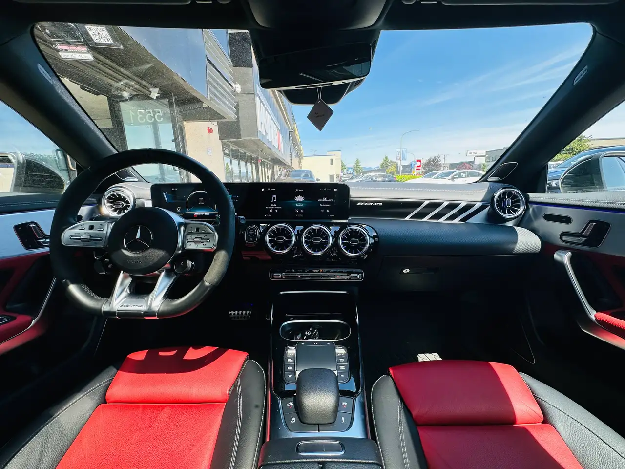 Mercedes-Benz CLA снимка Mercedes-Benz CLA
