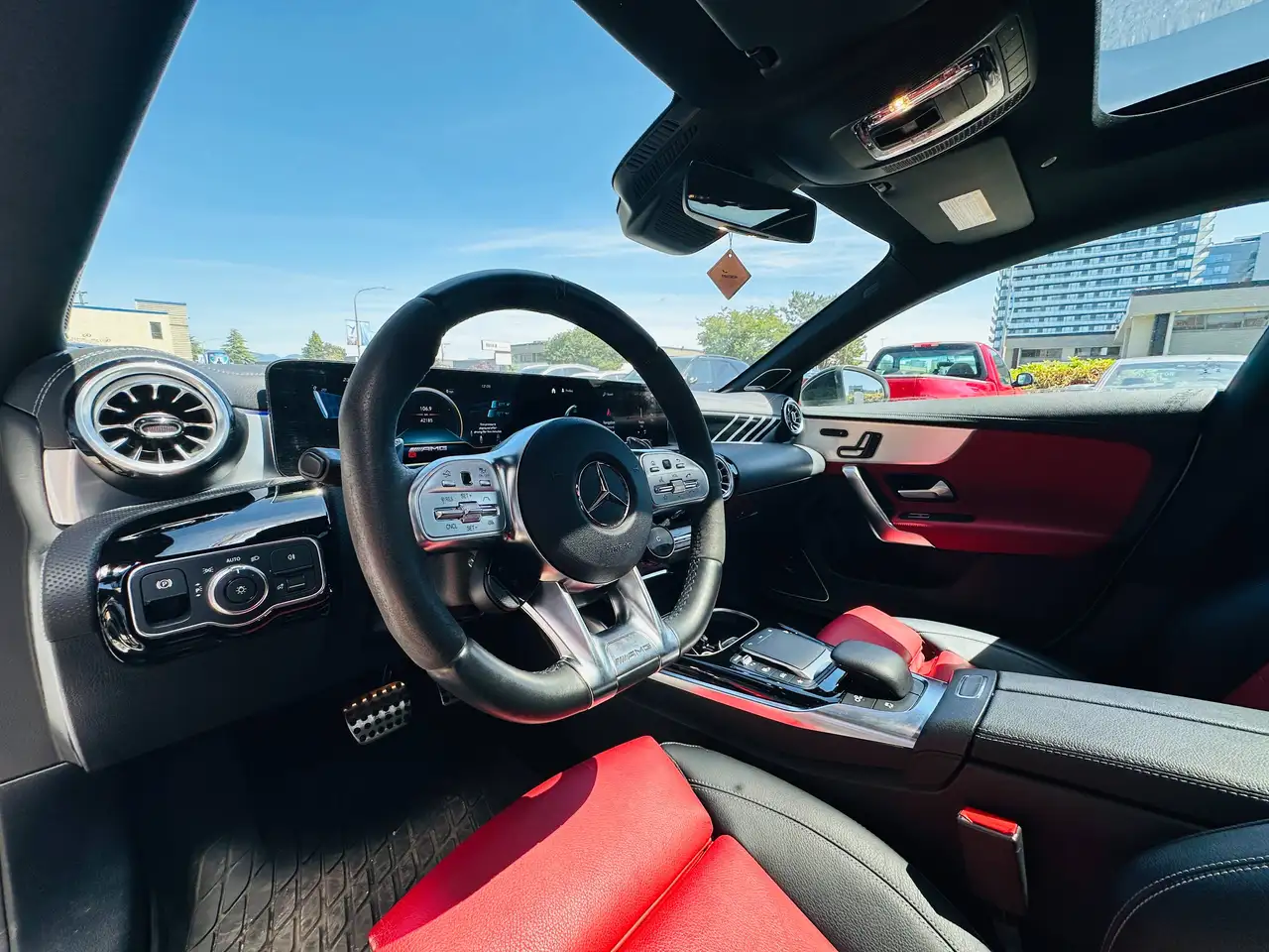 Mercedes-Benz CLA снимка Mercedes-Benz CLA