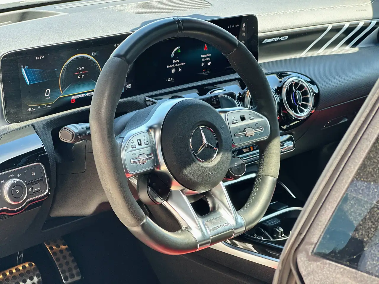 Mercedes-Benz CLA снимка Mercedes-Benz CLA