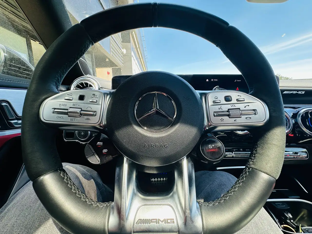 Mercedes-Benz CLA снимка Mercedes-Benz CLA