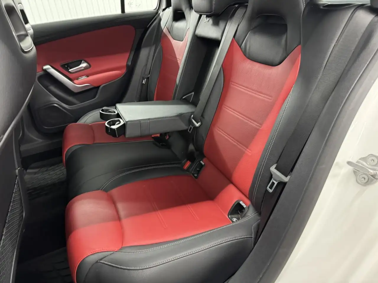Mercedes-Benz A-Class снимка Mercedes-Benz A-Class