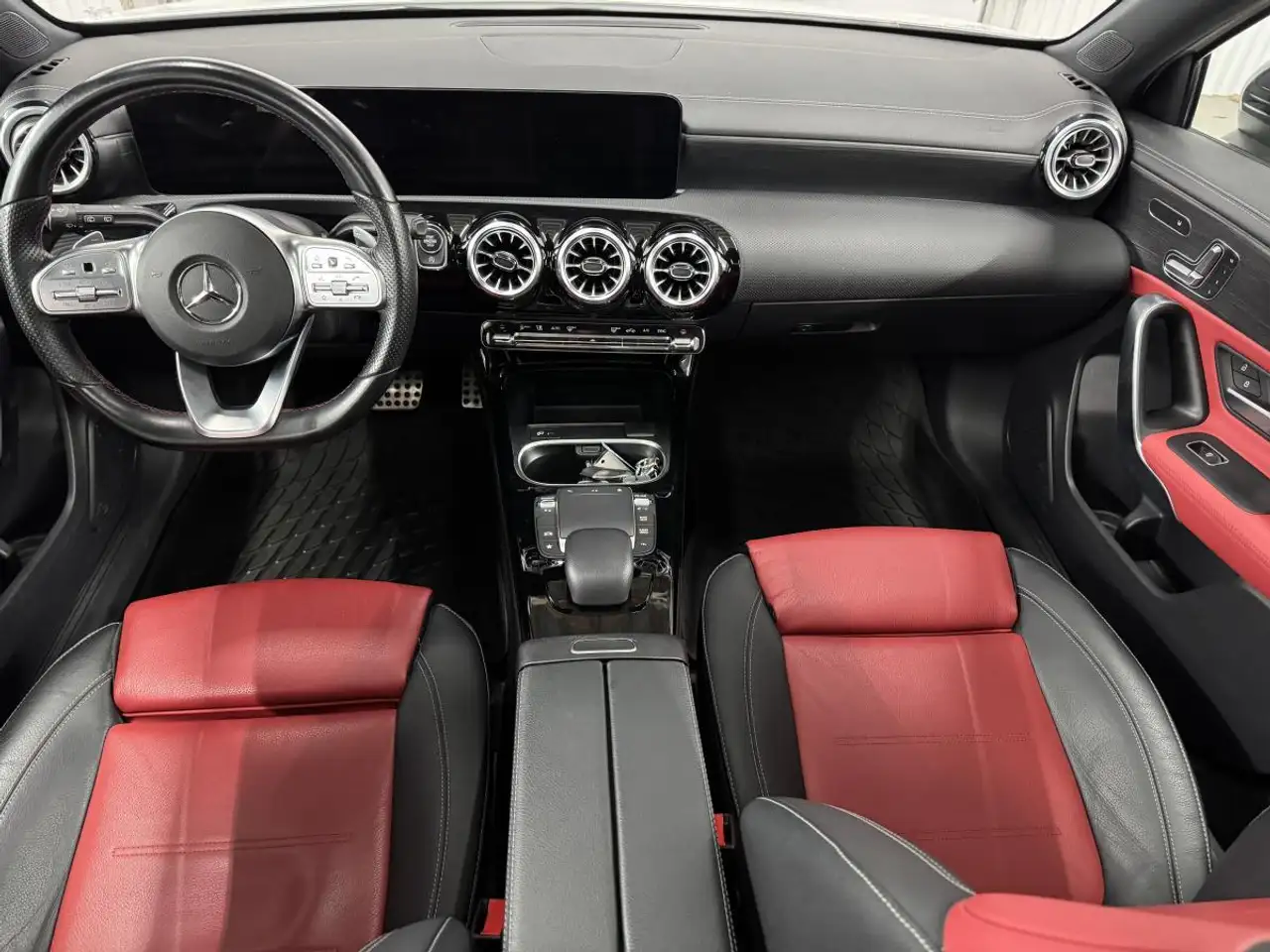 Mercedes-Benz A-Class снимка Mercedes-Benz A-Class