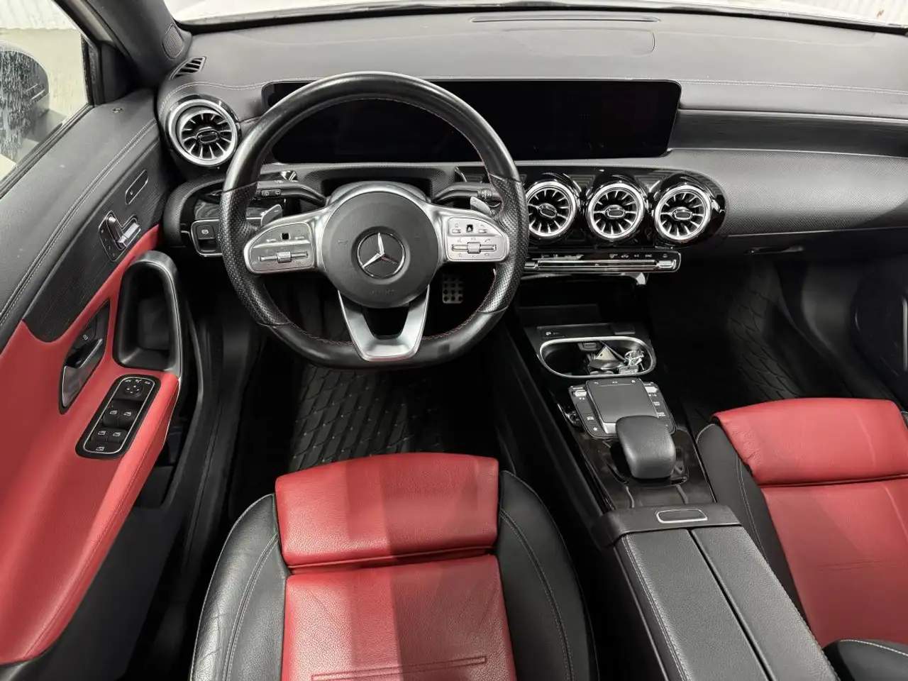 Mercedes-Benz A-Class снимка Mercedes-Benz A-Class