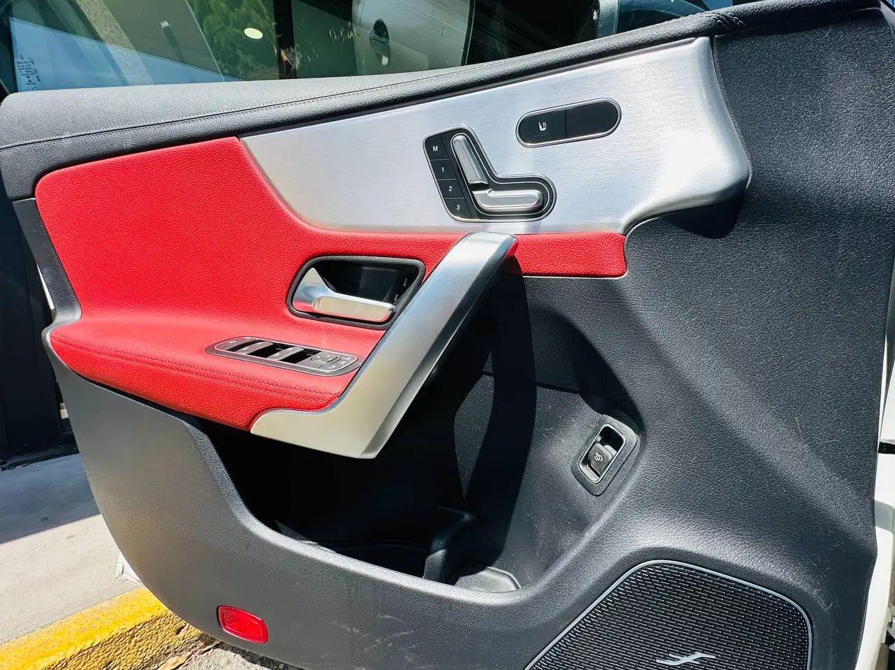 Mercedes-Benz CLA снимка Mercedes-Benz CLA