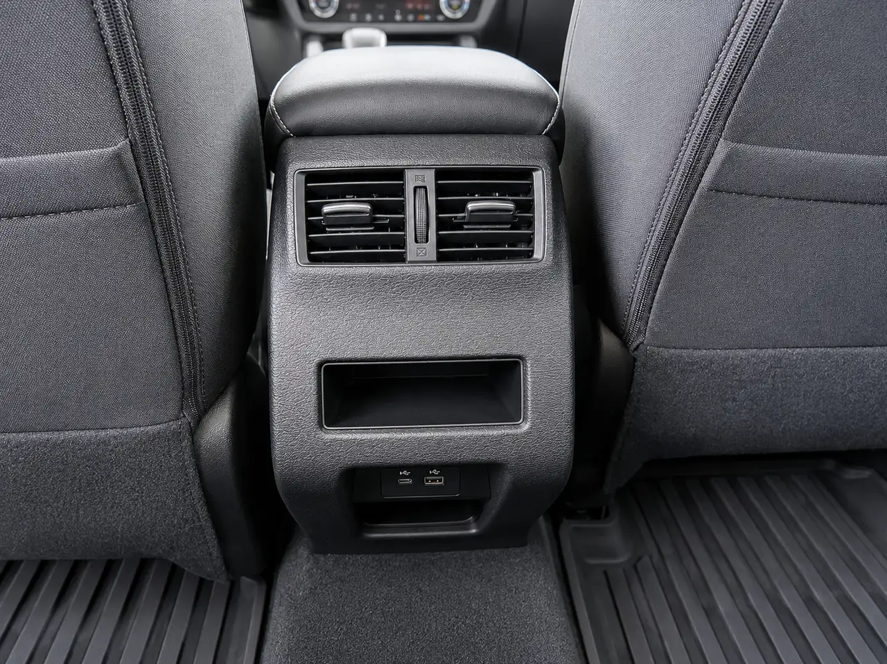 Mitsubishi Outlander снимка Mitsubishi Outlander