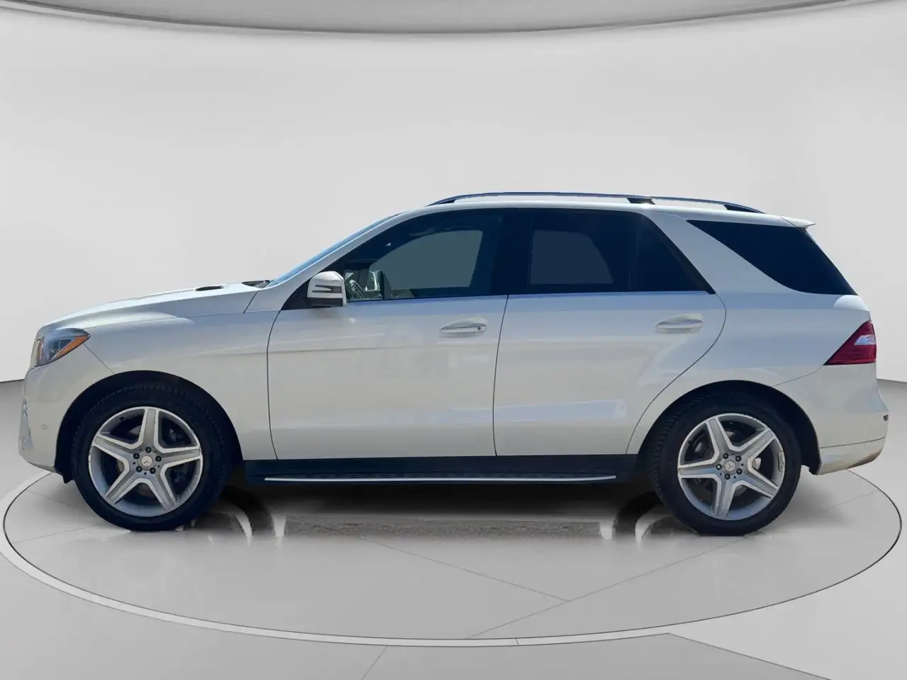 Mercedes-Benz M-Class снимка Mercedes-Benz M-Class