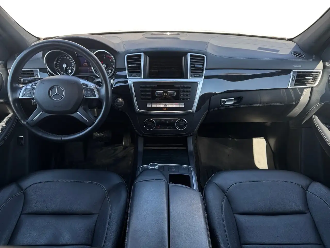 Mercedes-Benz M-Class снимка Mercedes-Benz M-Class