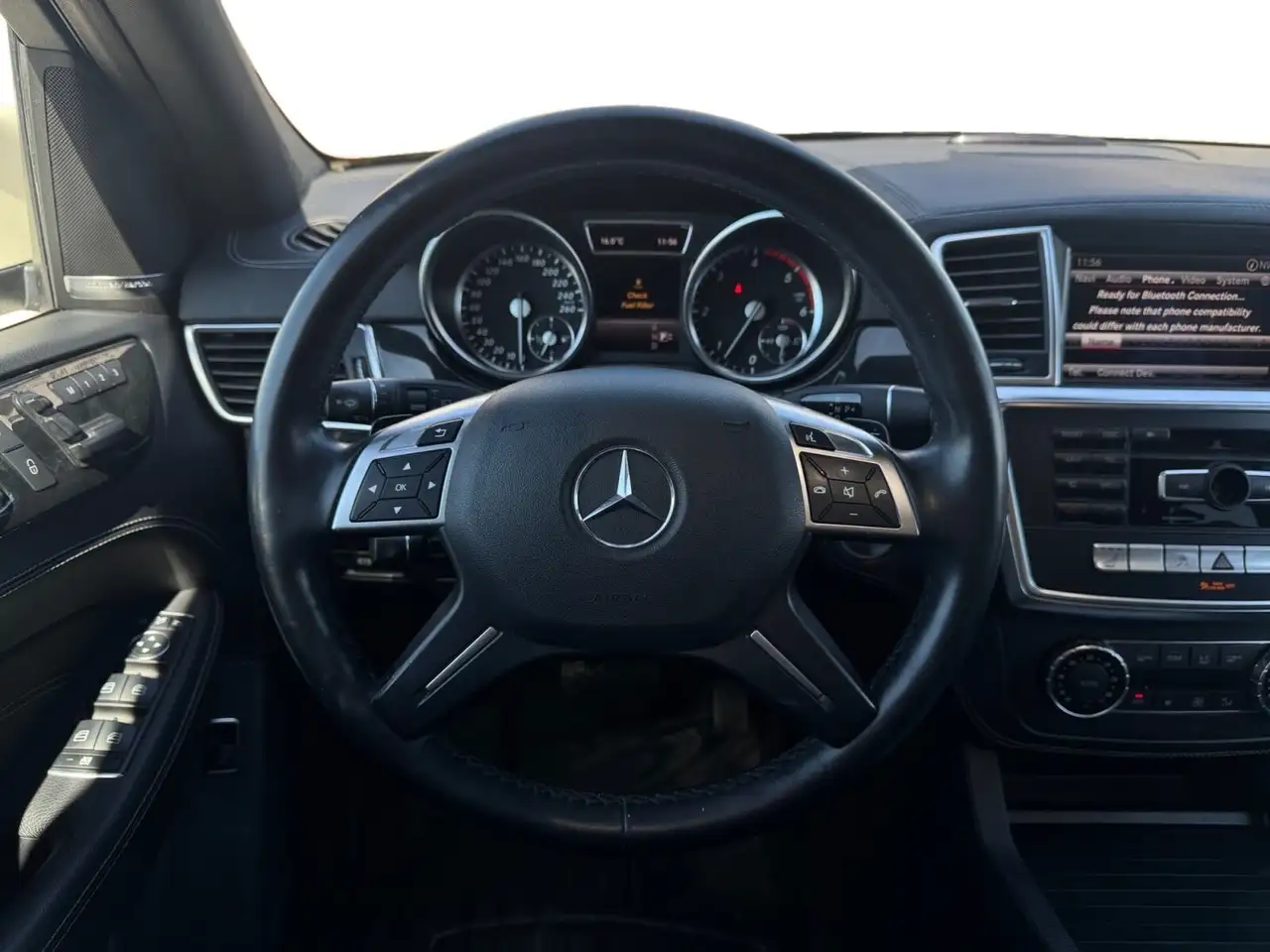 Mercedes-Benz M-Class снимка Mercedes-Benz M-Class
