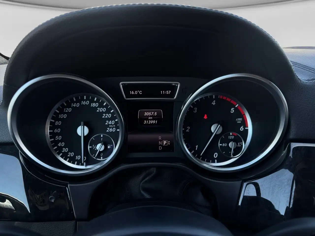 Mercedes-Benz M-Class снимка Mercedes-Benz M-Class