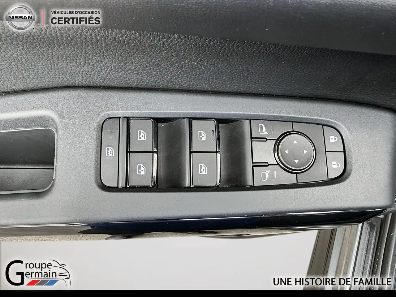 Nissan Pathfinder снимка Nissan Pathfinder