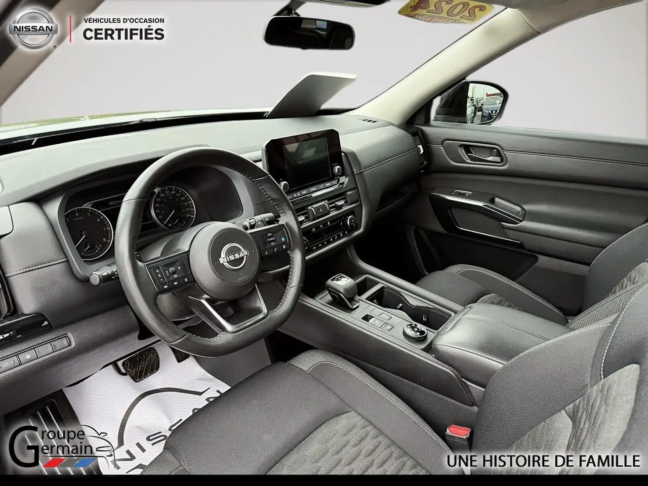 Nissan Pathfinder снимка Nissan Pathfinder