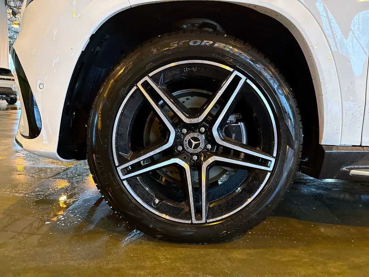 Mercedes-Benz GLS снимка Mercedes-Benz GLS