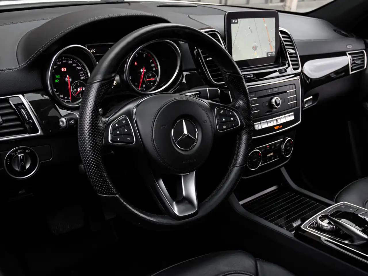 Mercedes-Benz GLS снимка Mercedes-Benz GLS