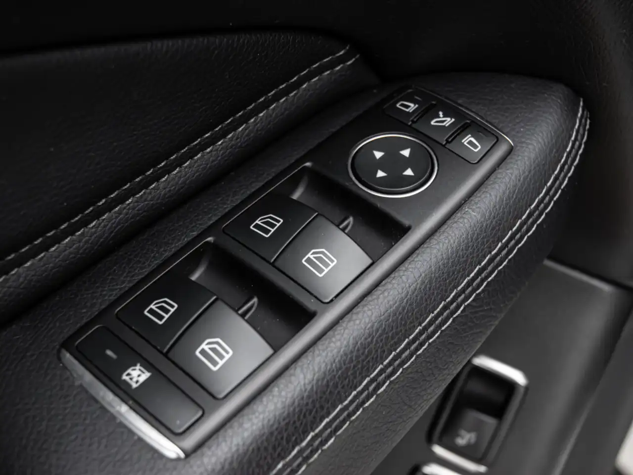 Mercedes-Benz GLS снимка Mercedes-Benz GLS