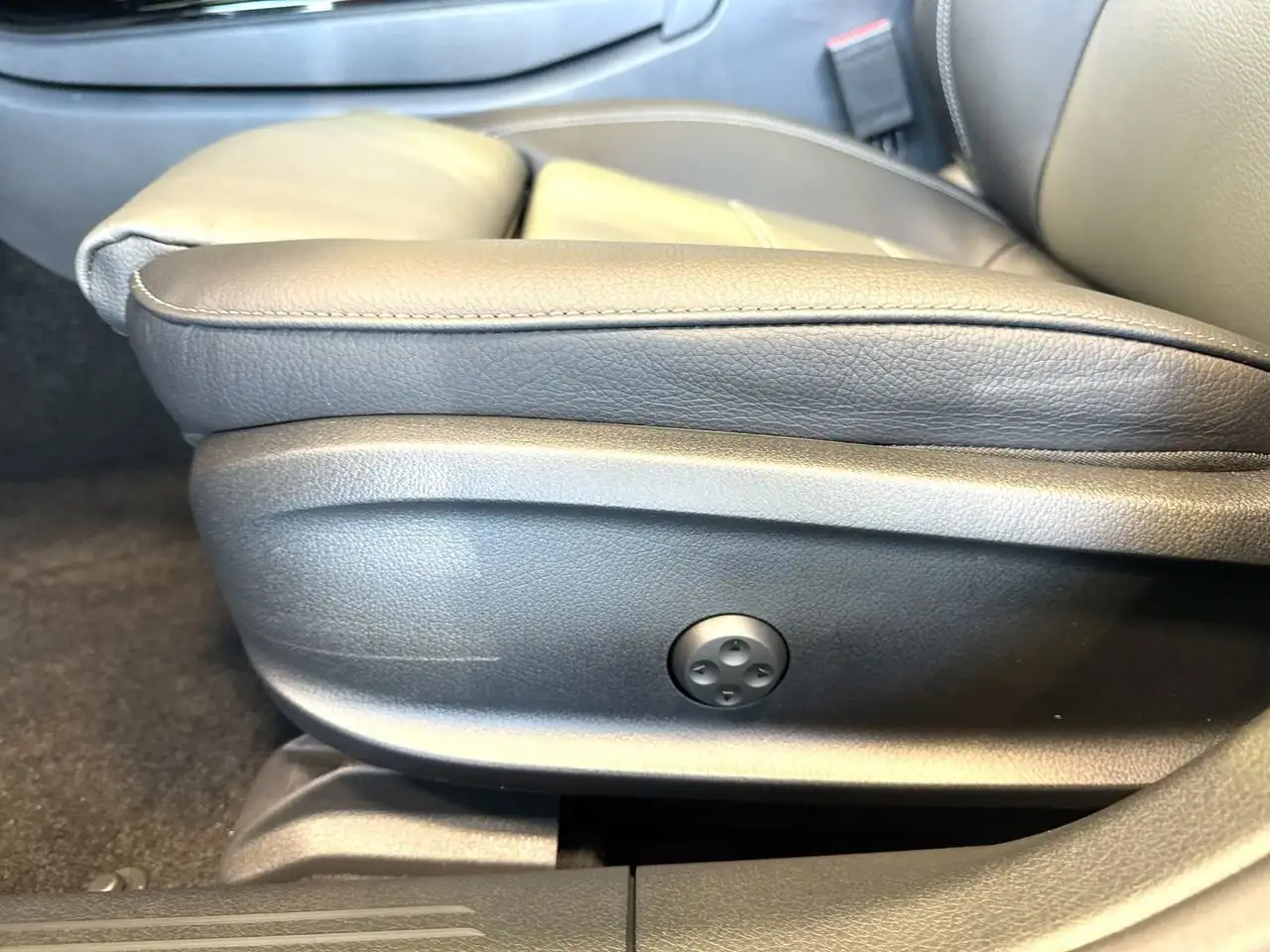 Mercedes-Benz CLA снимка Mercedes-Benz CLA