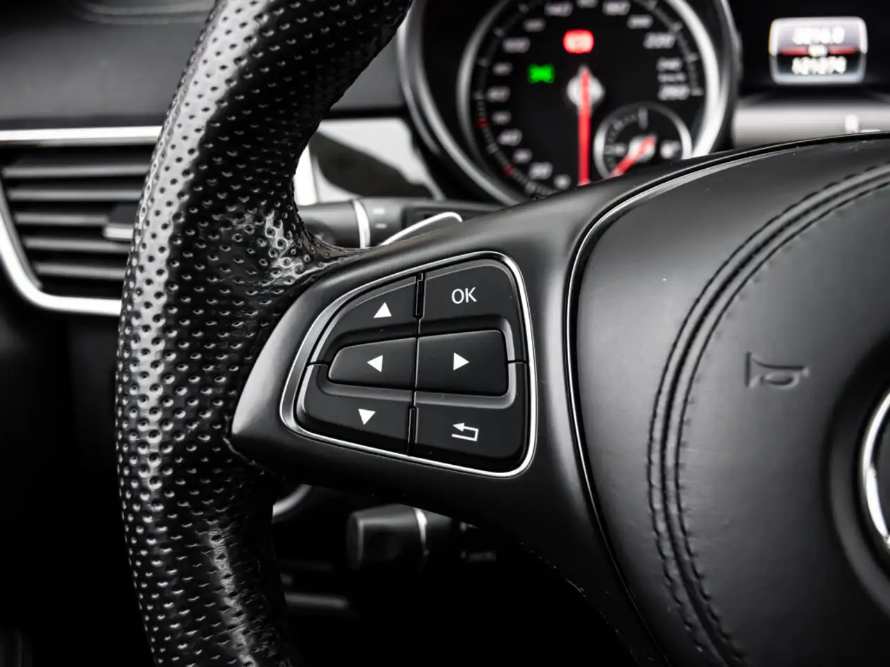 Mercedes-Benz GLS снимка Mercedes-Benz GLS