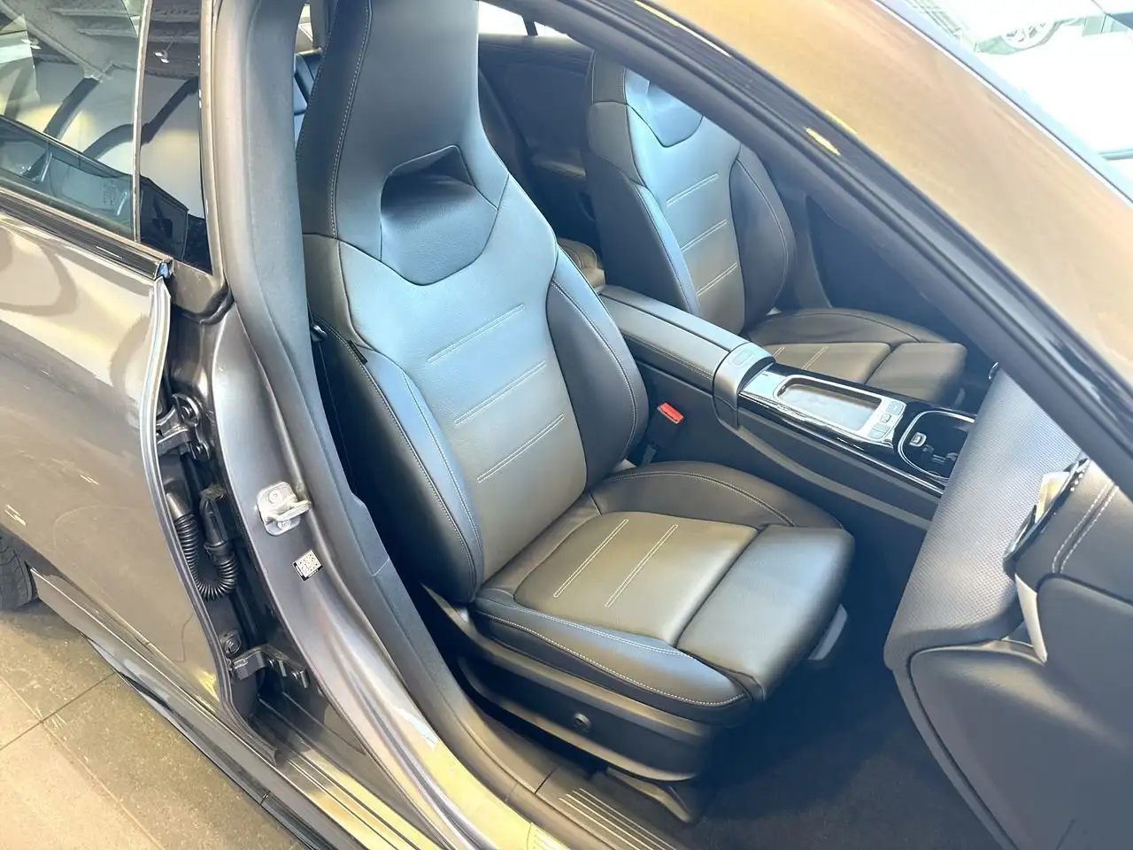 Mercedes-Benz CLA снимка Mercedes-Benz CLA