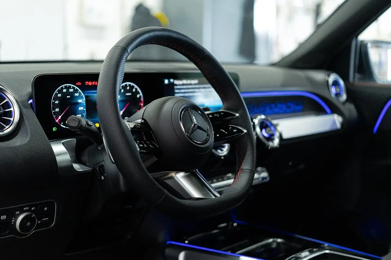 Mercedes-Benz GLB photo Mercedes-Benz GLB
