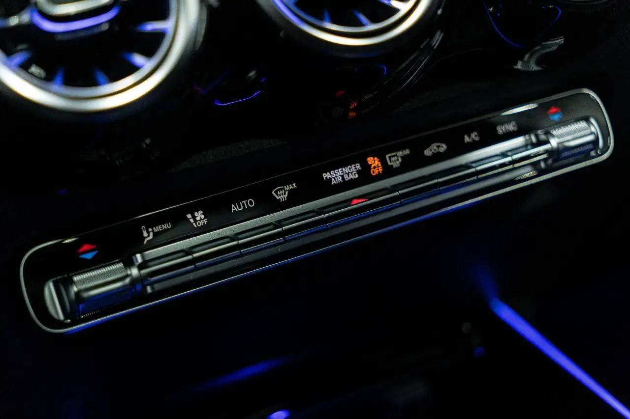 Mercedes-Benz GLB photo Mercedes-Benz GLB