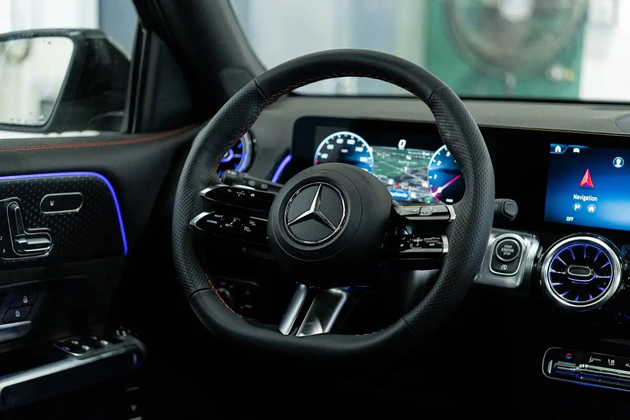 Mercedes-Benz GLB photo Mercedes-Benz GLB
