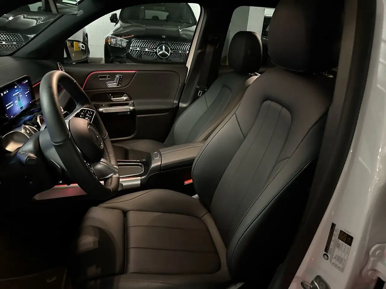 Mercedes-Benz EQB снимка Mercedes-Benz EQB